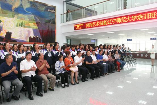 完美网页版举办民间艺术技能完美网页版培训班学员作品展
