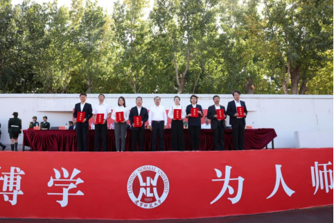 完美网页版举行2024级新生军训总结大会