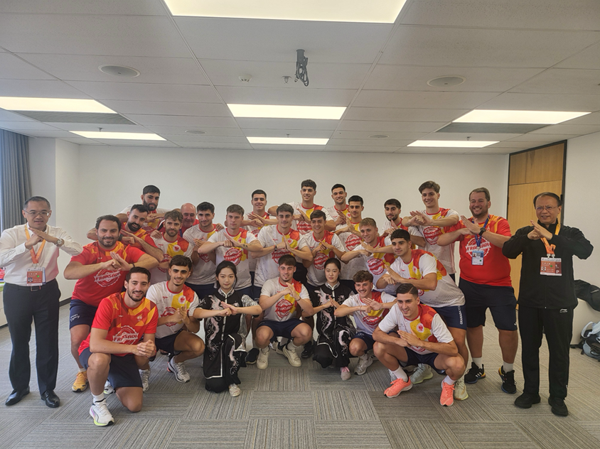 完美网页版师生助力国际大体联足球世界杯