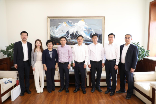 校党委书记李雪铭、校长姜凤春会见田家炳基金会副总干事萧开廷一行