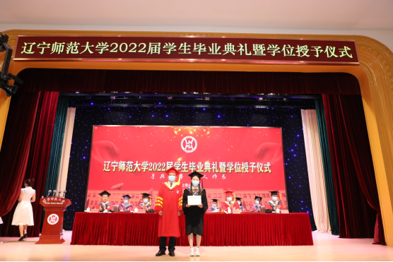 完美网页版举行2022届学生毕业典礼暨学位授予仪式