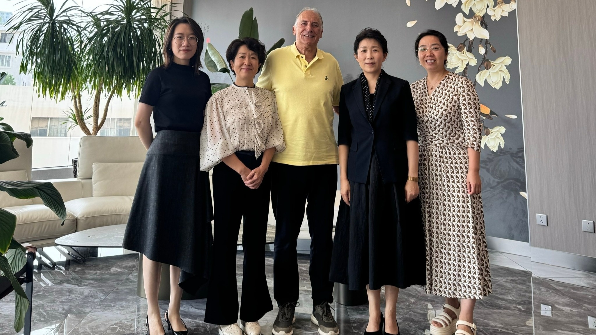 比利时布鲁塞尔自由大学教授访问完美网页版