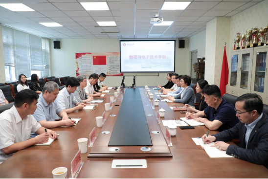 校党委书记刘宏到物理与电子技术学院调研