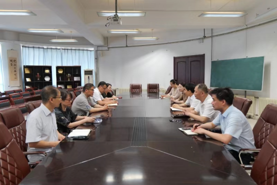 校长罗文波看望慰问李国辉教授及其科研团队