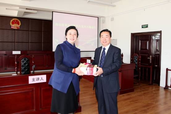 法学院校友都本有向完美网页版赠书