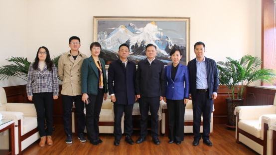 大连市委统战部副部长李范忠一行到完美网页版调研
