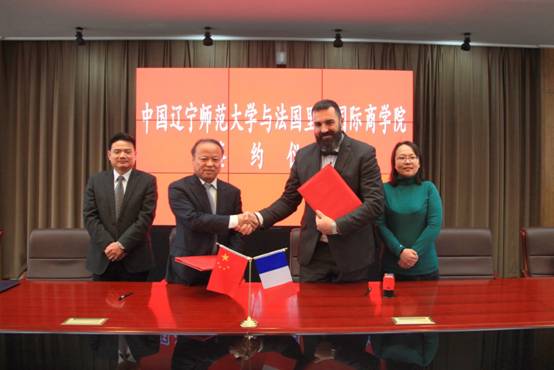 完美网页版与法国里昂国际商务学院签署合作协议