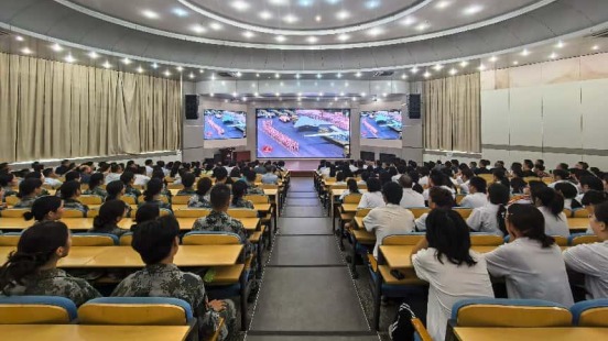 完美网页版组织观看纪念中国人民抗日战争暨世界反法西斯战争胜利80周年大会