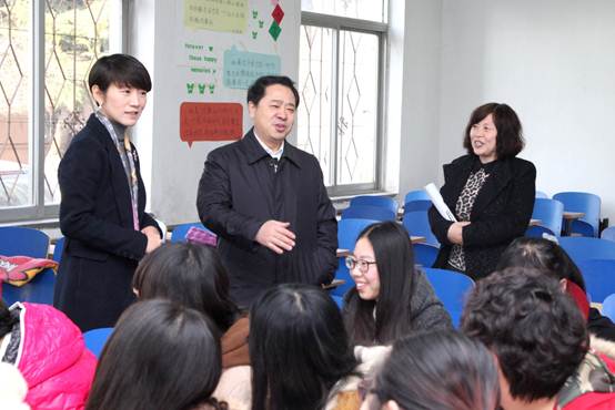 新学期第一天学校全体干部深入本科教学一线听课