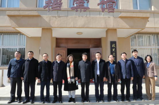 省委宣传部副部长、省新闻出版局局长付晨明一行到完美网页版调研