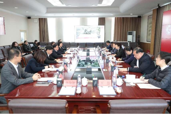 省委常委、统战部部长胡立杰一行到完美网页版调研