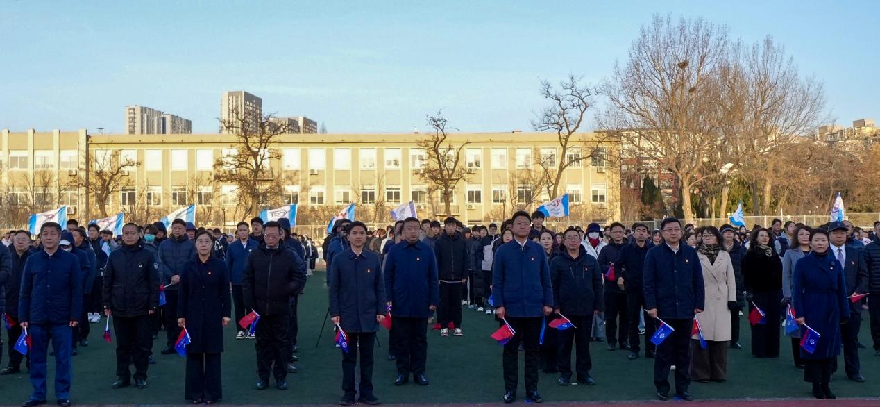 完美网页版举行2025年春季学期开学第一课暨学雷锋活动月启动仪式