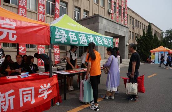 完美网页版绿色通道助2017级新生无忧入学--完美网页版喜迎2017级本科新生入学专题报道二