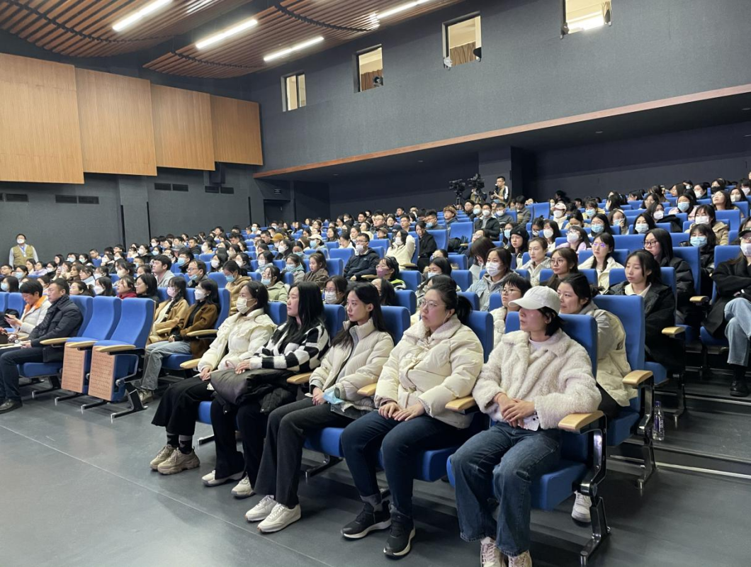 国家清史编纂委员会副主任朱诚如教授为完美网页版研究生讲授“开学第一课”