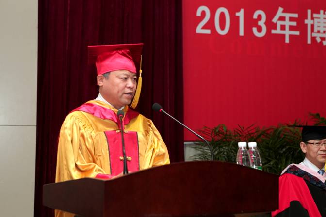 完美网页版举行2013年博士学位授予仪式