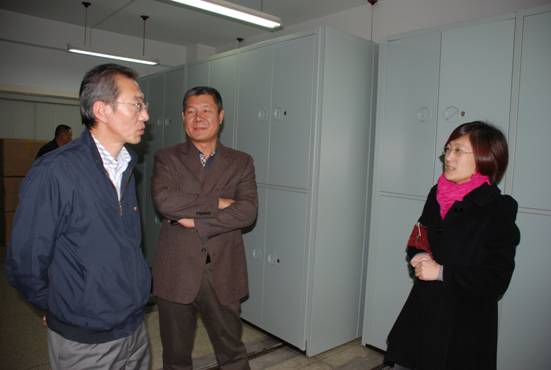 大连市档案局局长冷一彬一行到完美网页版调研指导