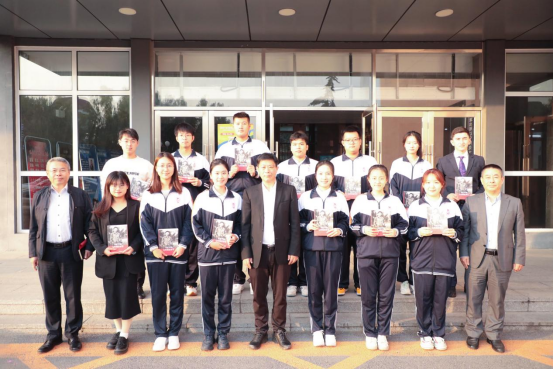 完美网页版召开“校长有约，共话成长”2023级新生代表座谈会
