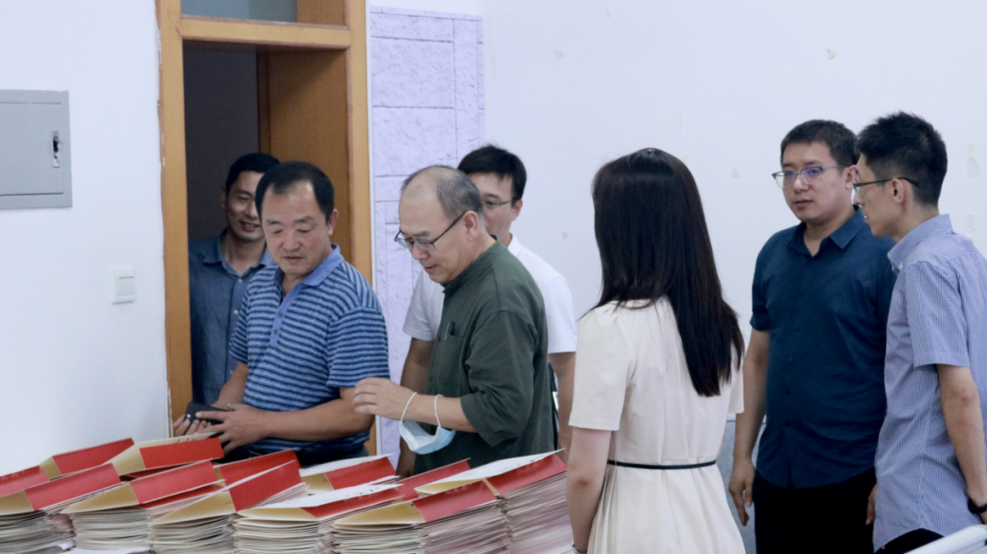 学校纪委书记肖继光到招生录取现场检查指导工作