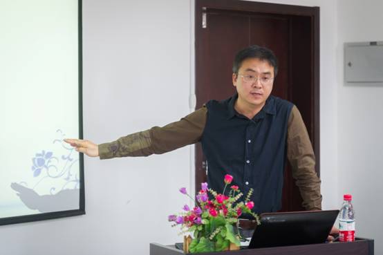 生命科学学院举办名师教学经验交流会