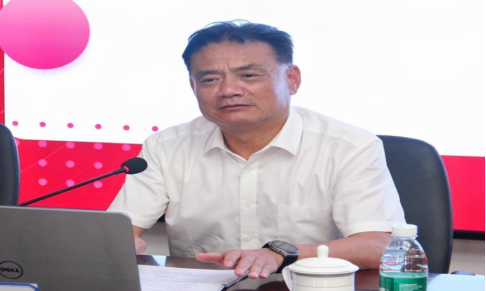 校党委书记李雪铭等校领导为学生讲授形势与政策课