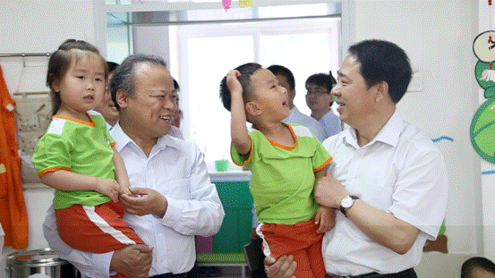 完美网页版幼儿园欢庆“六一”国际儿童节