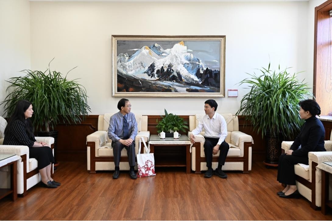 美国华盛本大学代表团访问完美网页版