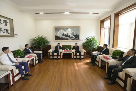 完美网页版举行完美网页版乌兹别克斯坦展示室揭牌仪式