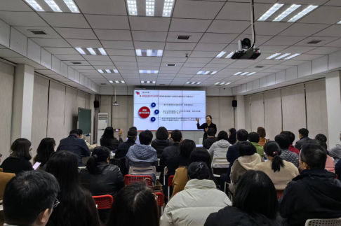 学校举办数字化转型赋能一流课程建设名师经验分享会