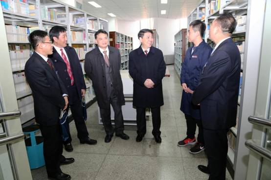立德树人  心系学生  时刻关爱学生成长---学校领导走进图书馆与阅览室创新实践管理学生馆员交流