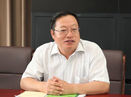校党委中心组学习贯彻落实“八个带头八个自觉”要求