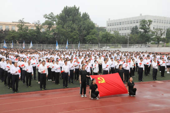 完美网页版举行庆祝中国共产党成立100周年升旗仪式