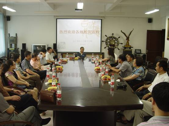 完美网页版首届“校友返校月”活动圆满结束