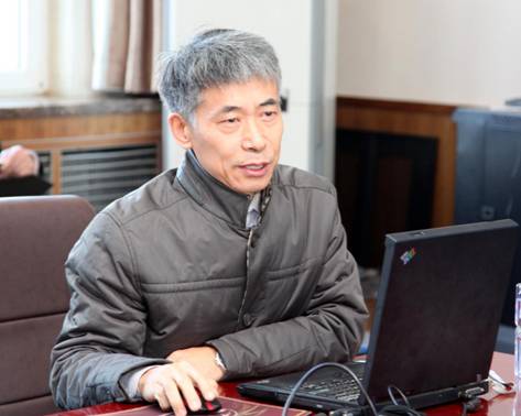 校党委中心组深入学习贯彻落实十八届五中全会精神