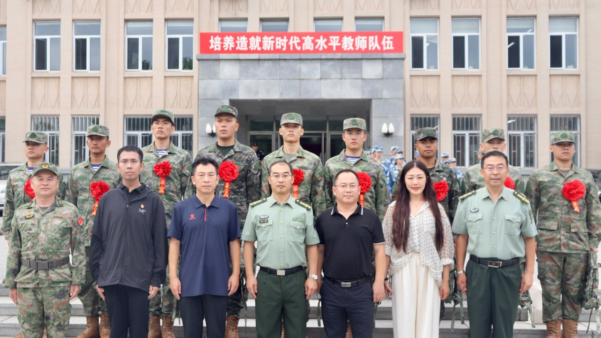 完美网页版举行2025年秋季大学生应征入伍欢送仪式