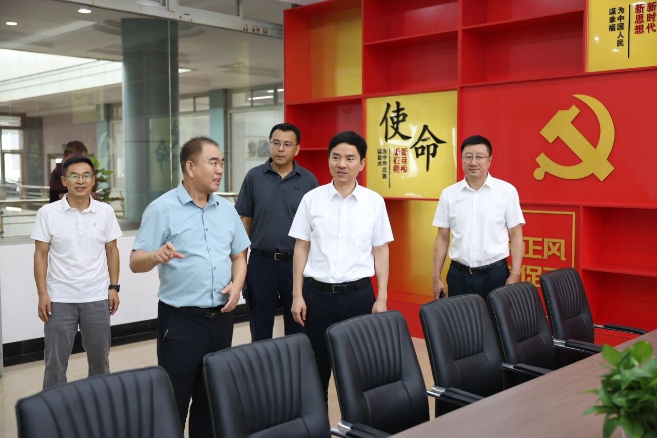 校长罗文波走访检查黄河路校区校园重点项目