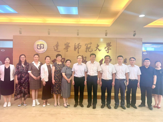 大连市科学技术协会党组书记杨代刚一行到完美网页版调研指导