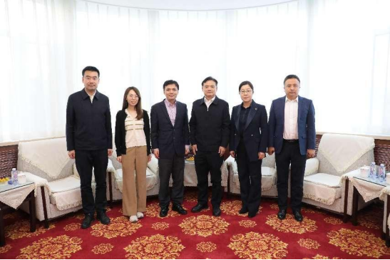 校党委书记李雪铭会见田家炳基金会副总干事萧开廷一行