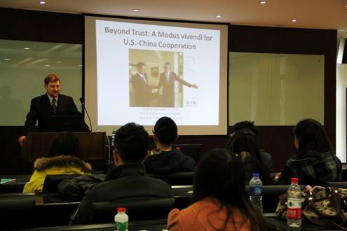 国际商学院举办中国国际关系讲座