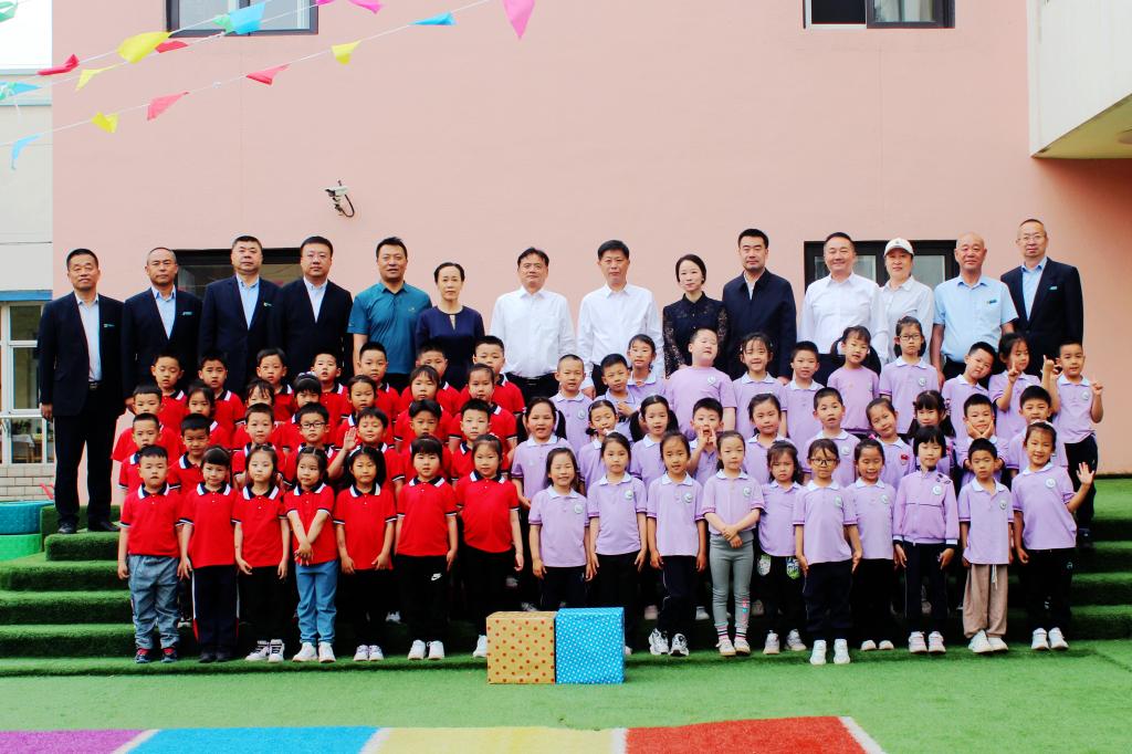 校领导到幼儿园进行“六一”儿童节慰问
