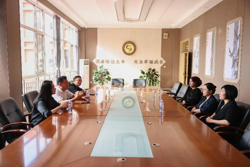 辽宁省教育厅副厅长纪洪涛一行到完美网页版调研