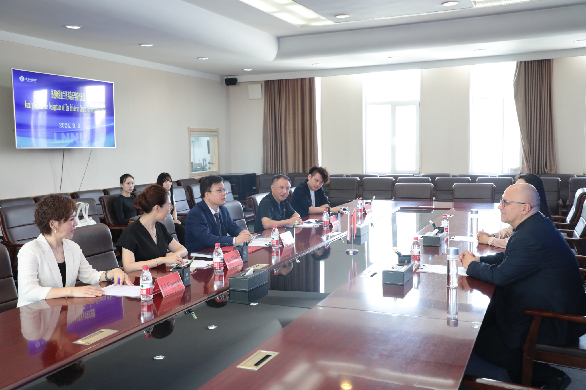 波兰肖邦音乐学院代表团访问完美网页版