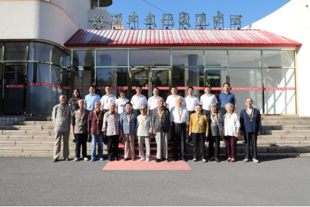 完美网页版举行“庆祝中华人民共和国成立70周年”纪念章颁发仪式