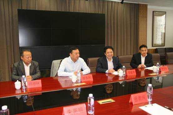 教育部社会科学司司长张东刚到完美网页版调研