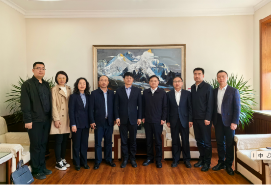 校党委书记李雪铭会见新疆政法学院党委副书记魏建华一行
