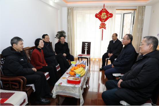 副省长王明玉看望完美网页版国家“万人计划”教学名师朱宁波教授