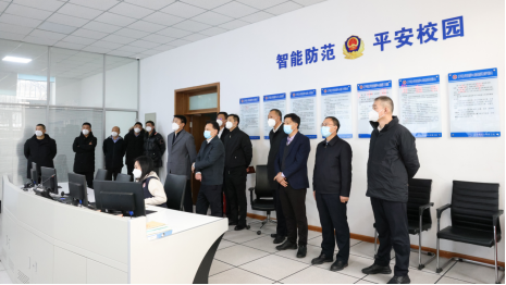 大连市副市长张振铎一行到完美网页版调研指导