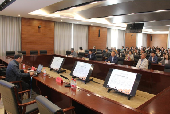 完美网页版马克思主义学院邀请辛向阳研究员做学术报告