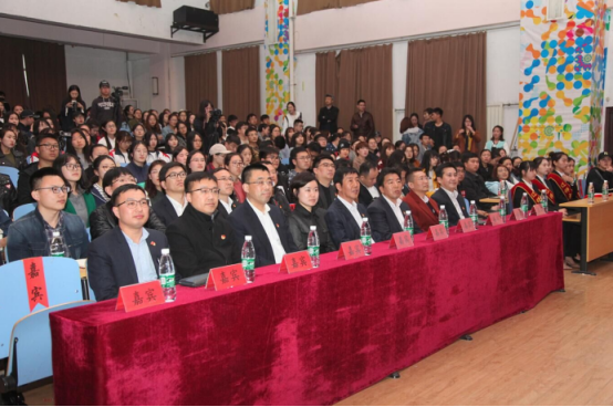 党的十九大代表吴书香为完美网页版师生做十九大精神宣讲