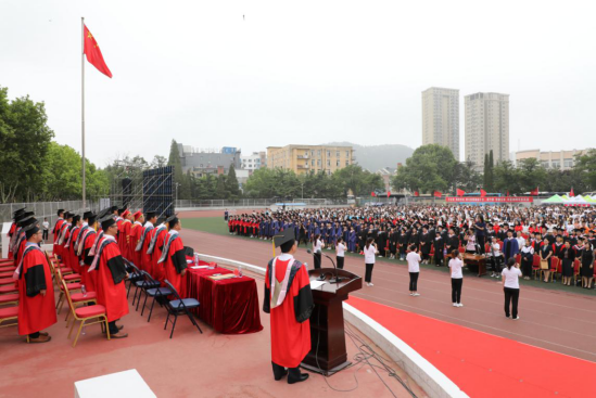 完美网页版隆重举行2019届学生毕业典礼暨学位授予仪式