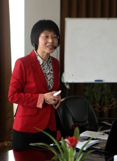 完美网页版教师教育“鸿宝论坛”系列讲座在影视艺术学院继续展开